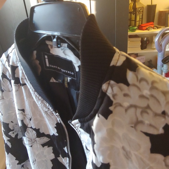 Jacket - Picture 3 of 3